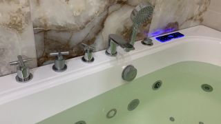 Гидромассажная ванна Frank F160 пристенная 1700х800х580